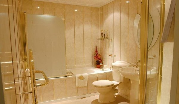 Отделка ванной комнаты пластиковыми стеновыми и припотолочными панелями ПВХ: отделка и закрепление своими руками без обрешетки, монтаж и облицовка