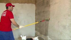 После шпаклевки нужно ли грунтовать стены, и зачем делать это перед ней