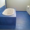 Как сделать герметизацию ванной комнаты в углах, щелях между стеной и ванной, у двери, у подоконника
