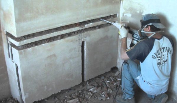 Варианты, как проштробить стены в монолитном, кирпичном или панельном доме: можно ли проштробить без пыли