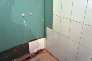 Стена в ванной из гипсокартона