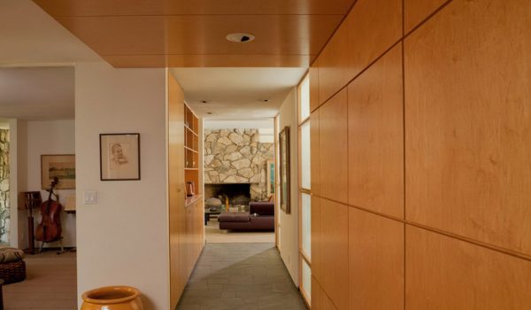 Что такое стеновые панели МДФ и стоит ли их использовать в качестве отделочного материала для гостиной и коридора?
