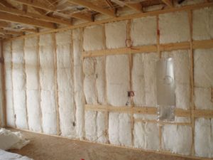 Пена для утепления стен дома нанесение жидкой монтажной пены в баллонах своими руками теплоизоляция стен внутри и снаружи